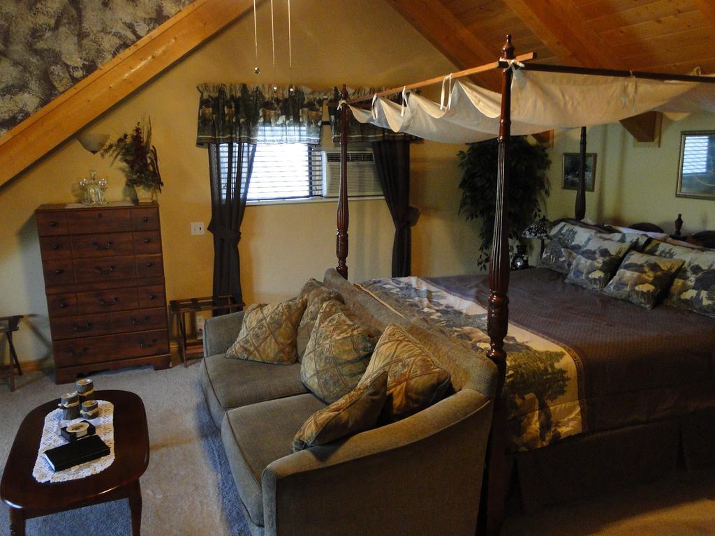 פגוסה ספרינגס Elkwood Manor Bed & Breakfast חדר תמונה
